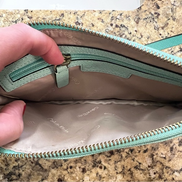 Calvin Klein turquoise clutch - Picture 2 of 4